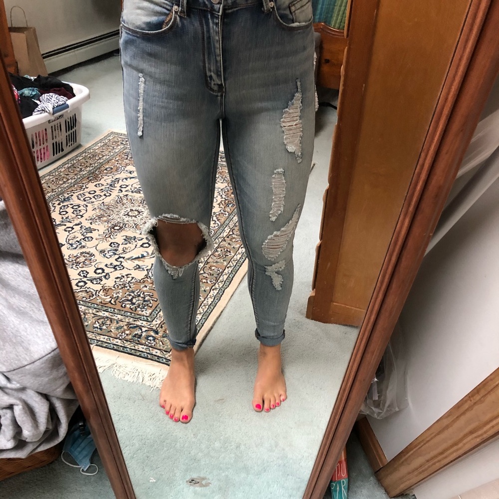 Ripped skinny jeans curvy